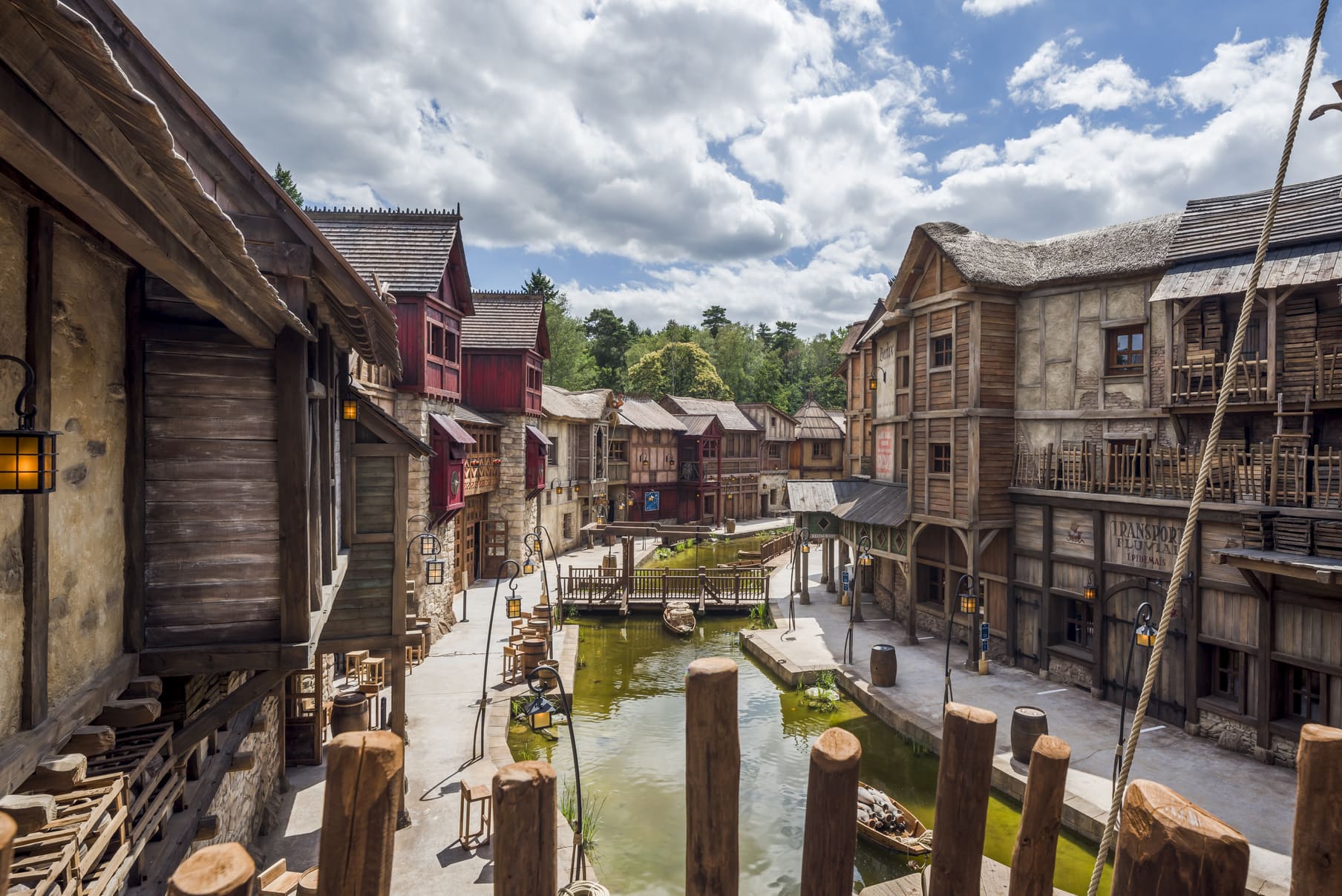 Vue extérieure d’un hôtel du Parc Astérix